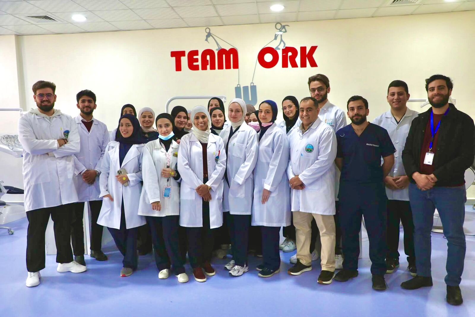 كلية طب الاسنان تستقبل أطفال جمعية عمر بن الخطاب في فعالية توعوية بكلية طب الأسنان