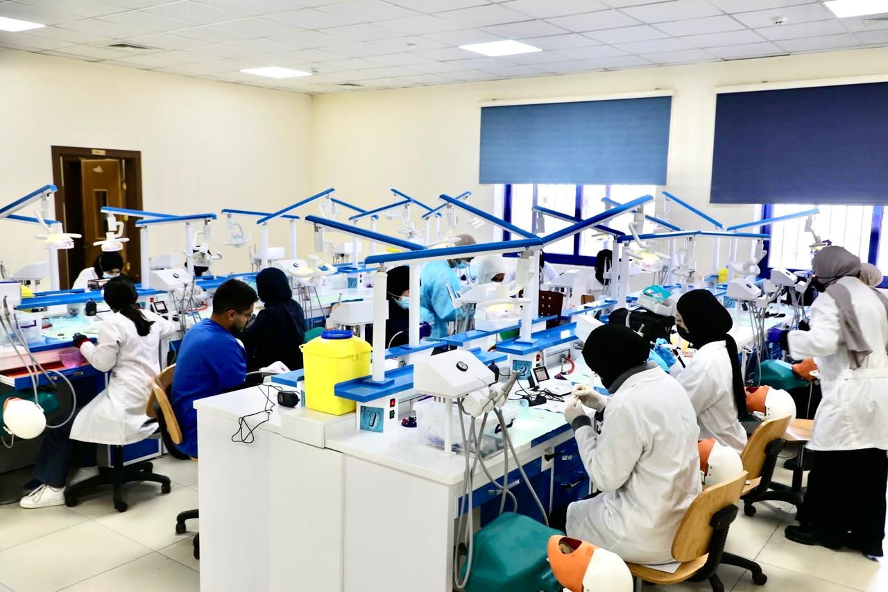 انطلاق فعاليات أسبوع المهارات السريرية في كلية طب الأسنان – جامعة الزرقاء