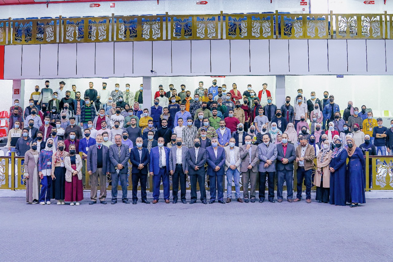 عميد كلية تكنولوجيا المعلومات يلتقي بالطلبة المستجدين