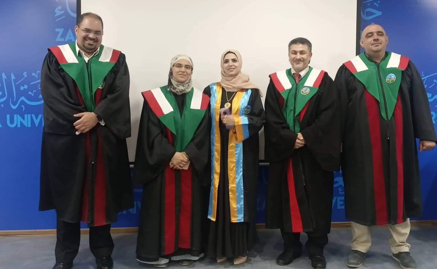 مناقشة رسالة الماجستير للطالبة هبة المثاني في كلية الصيدلة
