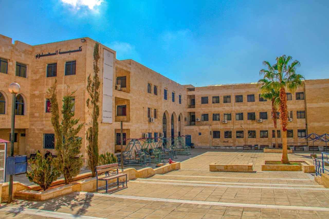 جامعة الزرقاء تناقش رسائل ماجستير في تخصص الرياضيات