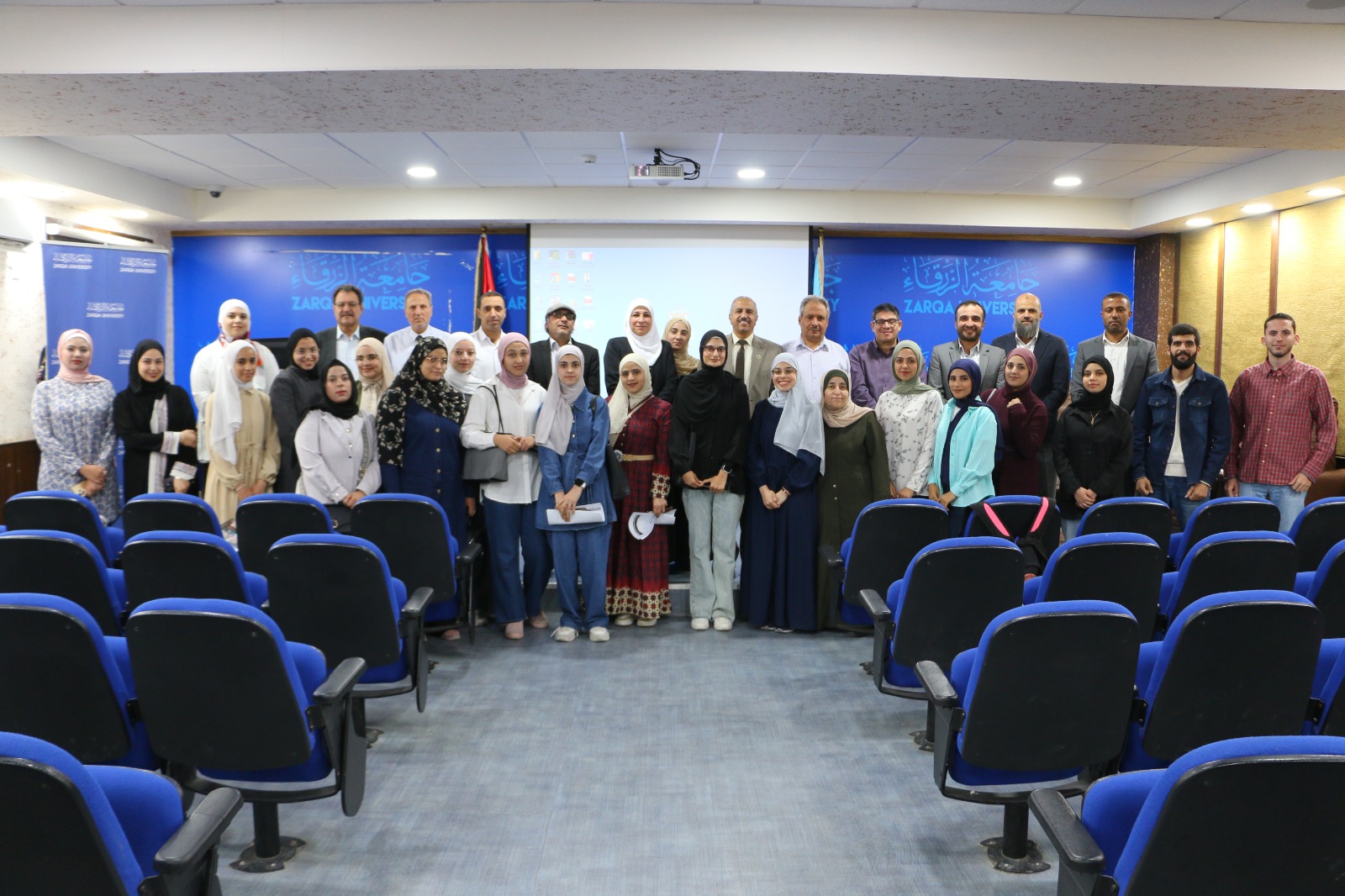 كلية العلوم ترحب بطلبتها المستجدين في لقاء تعريفي بحضور عميدة الكلية وأعضاء الهيئتين الإدارية والأكا