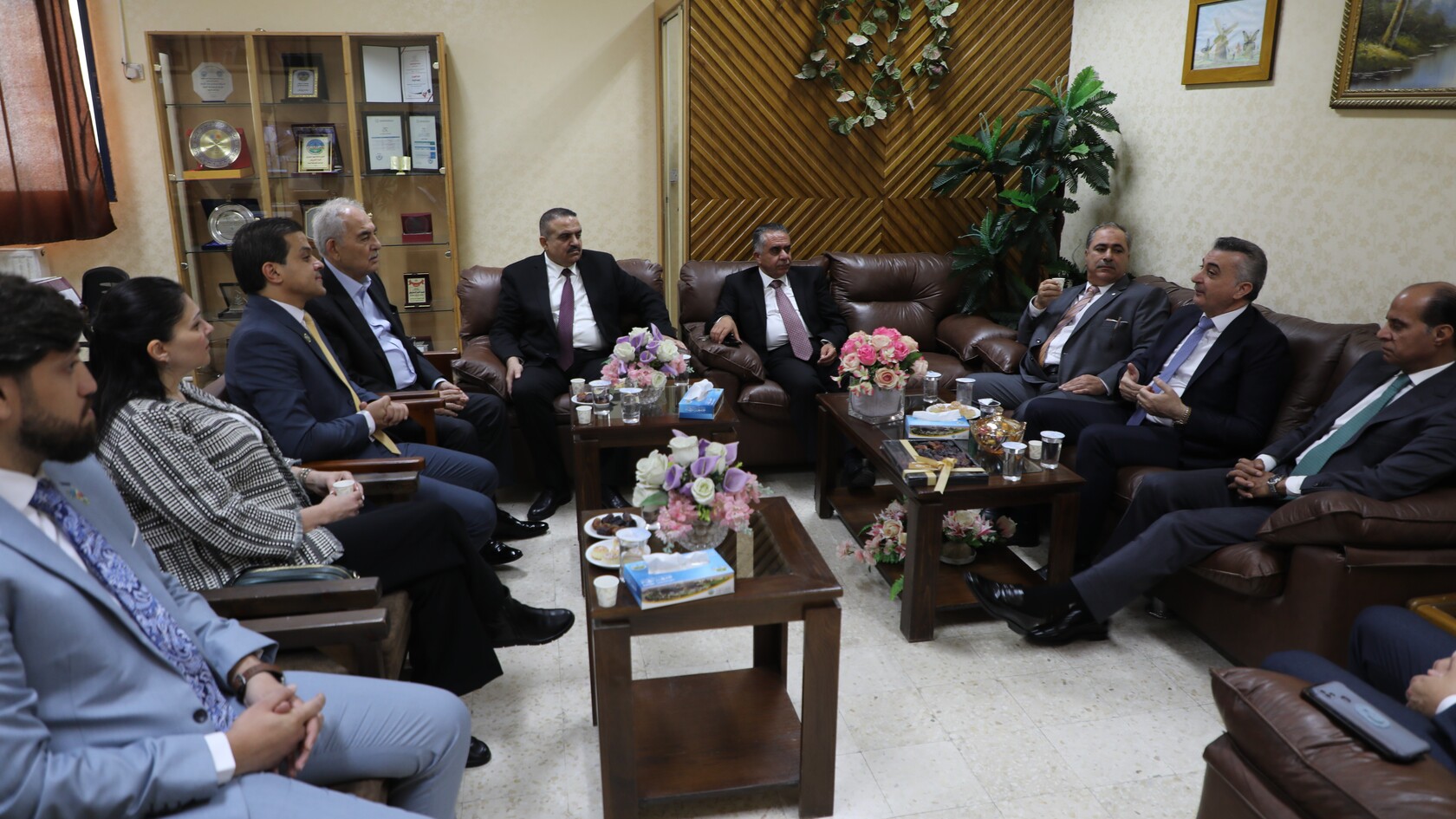 مجلس أمناء جامعة الزرقاء يزور كلية التمريض 