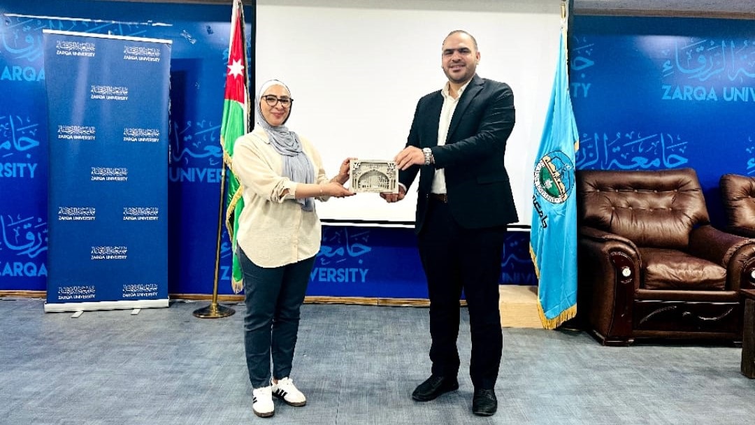 جامعة الزرقاء تعقد ندوة حوارية حول "تحديات وفرص المعلوماتية الصحية" لطلبة إدارة التمريض