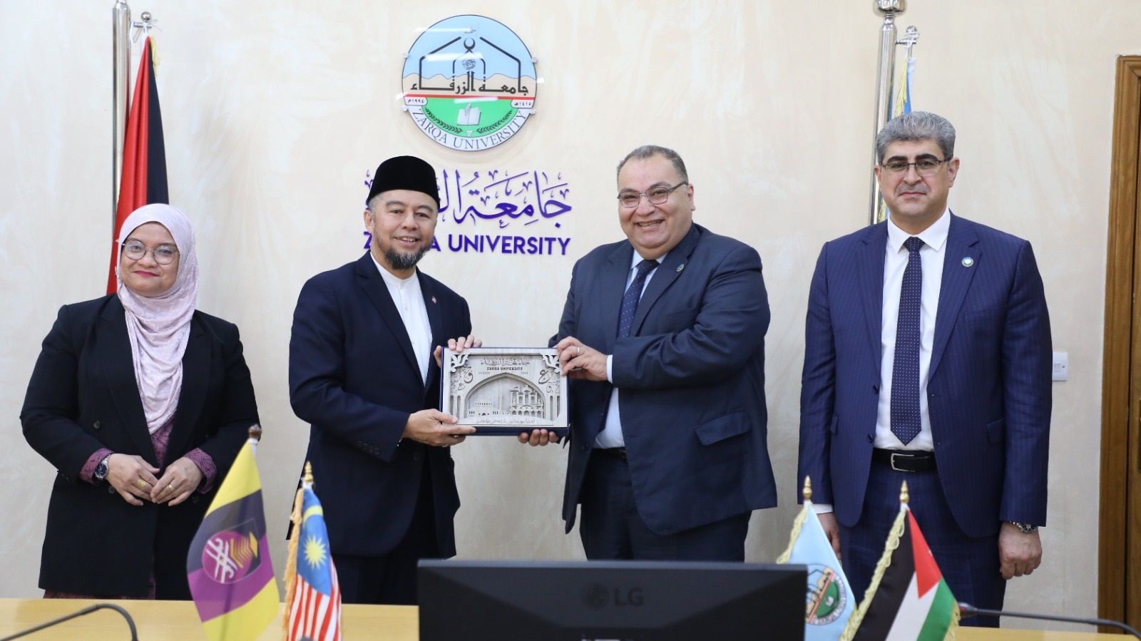 جامعة الزرقاء توقع مذكرة تفاهم مع جامعة "UNIVERSITI TEKNOLOGI MARA" الماليزية