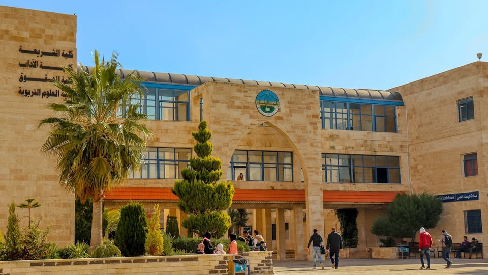 جامعة الزرقاء تناقش الدفعة الأولى من رسائل الماجستير في كلية العلوم التربوية 